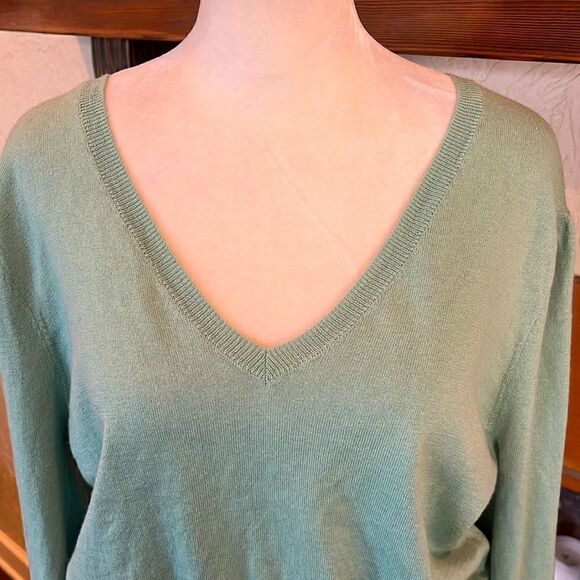 Crush Mint Green Prague V-neck cotton/silk/cashmere blend sweater, 2/M! - Picture 2 of 9
